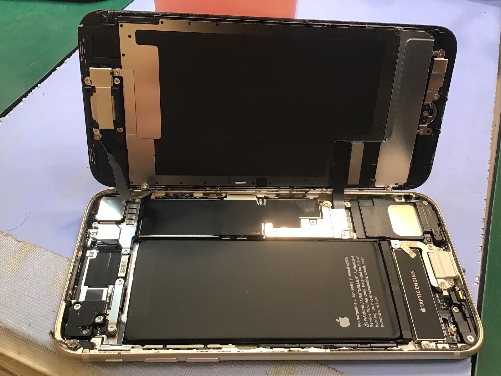 iPhoneSE3のバッテリー交換ならデータそのまま修理可能なスマホ修理工房セレオ甲府店へ！